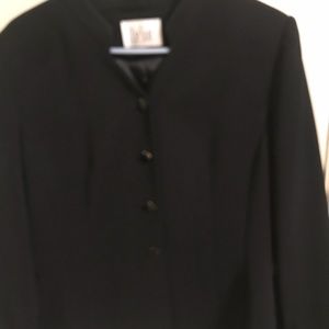 Black 2 piece woman’s-Le Suit size 14